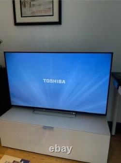 Toshiba 49-Inch 4K Ultra HD Smart LED WLAN TV (2017 Model) Energy A+